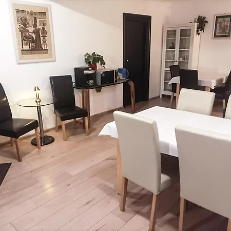 Habitación en casa particular A-piramida *