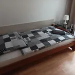 皮拉米达酒店 *
