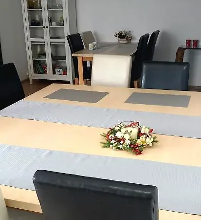 Δωμάτια σε οικογενειακή κατοικία A-piramida