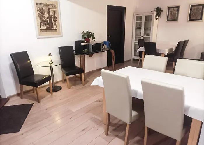 民宿 皮拉米达酒店 *